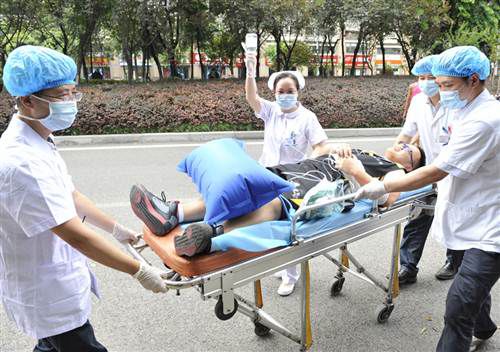 遭遇車禍，如何自救與救護？